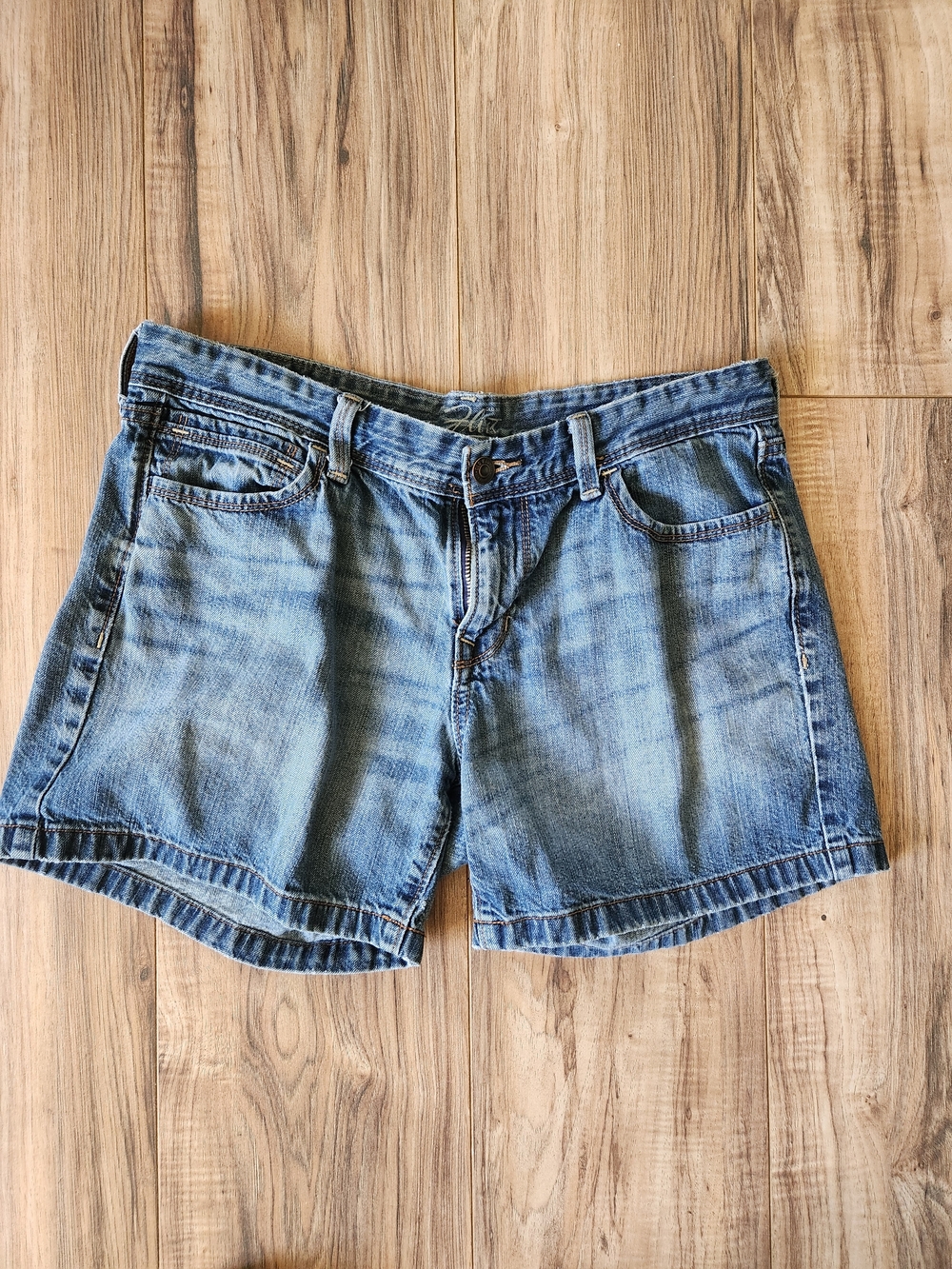 Old Navy Hint Boyfriend Style Denim Shorts Size 10